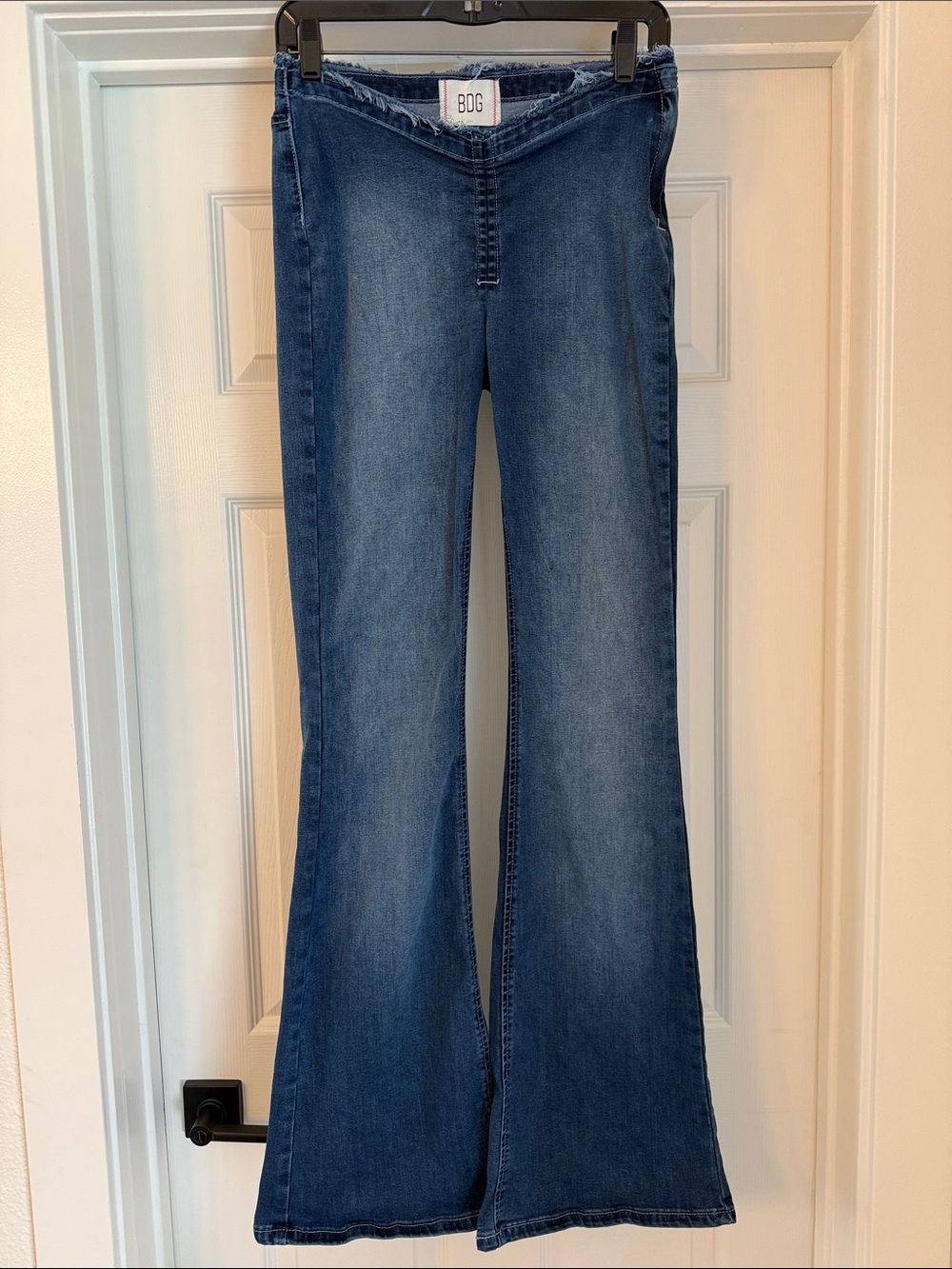 BDG Ruched Dipped V-Front Flare Jean Size 28